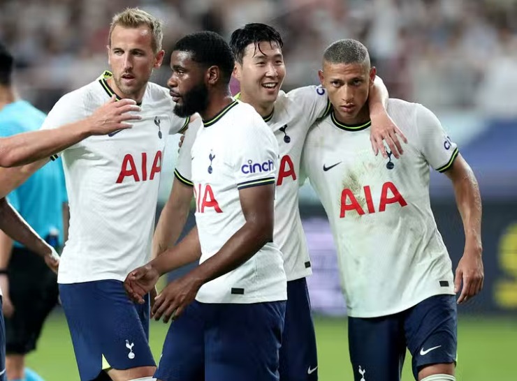 Rangers khó cản&nbsp;Harry Kane - Son Heung Min thăng hoa