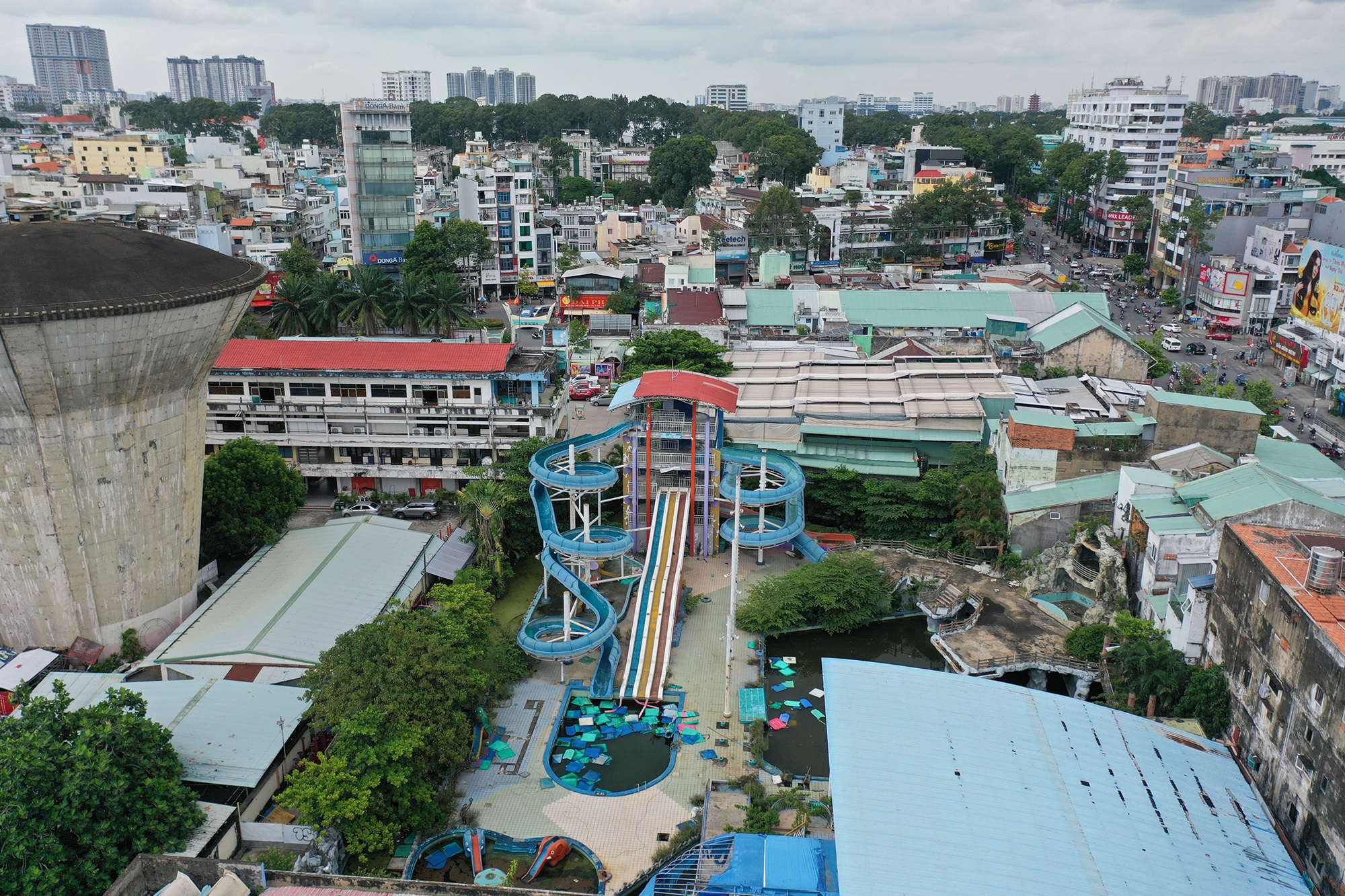 Đây cũng là địa điểm gắn liền với nhiều thế hệ của người dân TP.HCM. Từ thời điểm thông báo ngừng hoạt động đến nay, công viên chưa có ngày mở cửa trở lại.