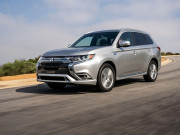 Tin tức ô tô - Giá xe Mitsubishi Outlander lăn bánh tháng 7/2022, nhiều quà tặng đi kèm