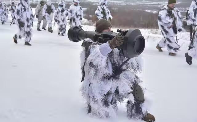 Tên lửa chống tăng Javelin. Ảnh: The Conversation.