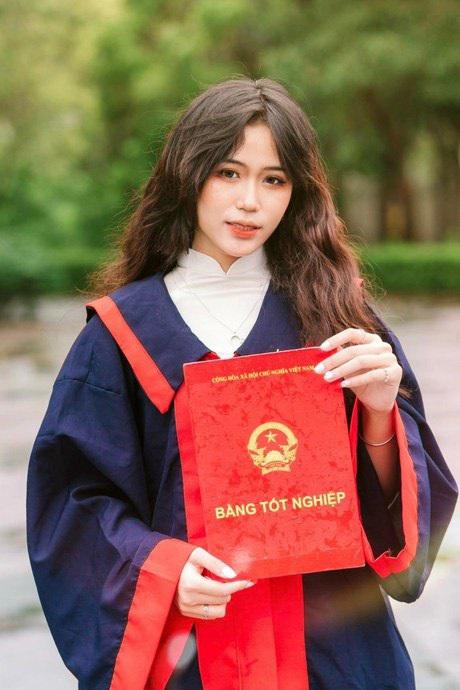 Hương Giang đang cân nhắc về các nguyện vọng vào trường Đại học Luật Hà Nội và Học viện Ngoại giao.