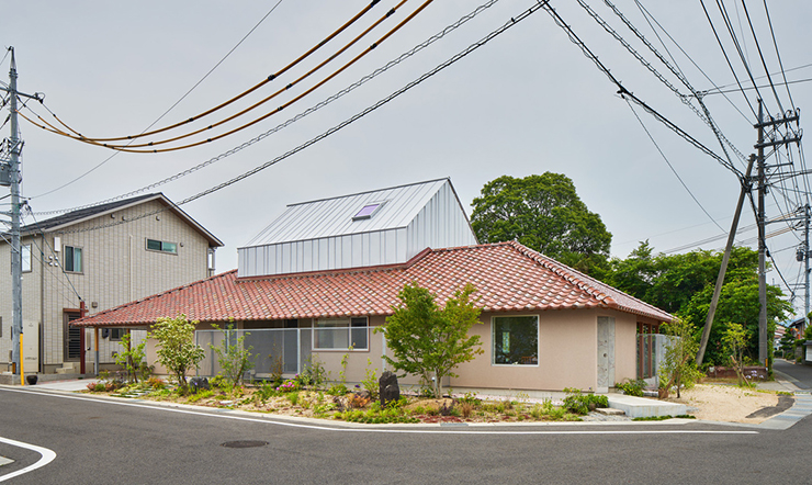 Căn nhà này là nơi sinh sống của một cặp vợ chồng lớn tuổi, nằm tại Tottori, Nhật Bản.

