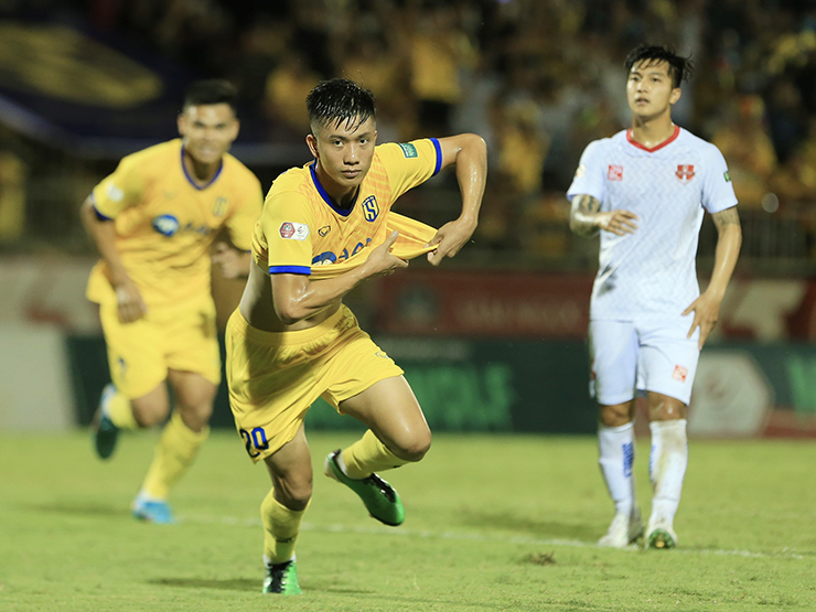 Video bóng đá SLNA - Hải Phòng: Siêu phẩm Văn Đức, đánh chiếm ngôi đầu (V-League)