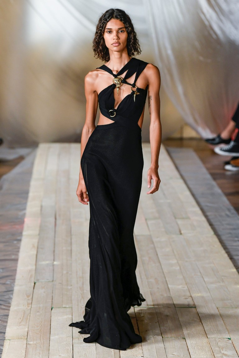 Roberto Cavalli Xuân / Hè 2022 nóng bỏng và táo bạo.