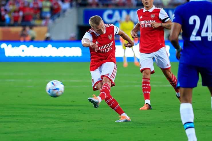 Tân binh Oleksandr Zinchenko chơi tốt trong trận ra mắt Arsenal khi cùng đội bóng mới đại thắng Chelsea 4-0 ở trận tranh Florida Cup