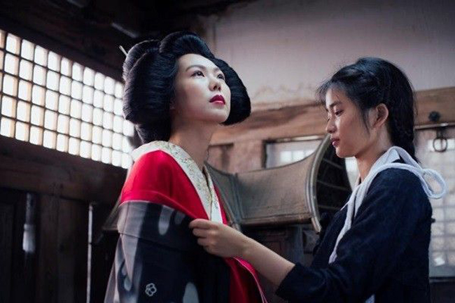 Vai diễn cô hầu gái Seok Hee do Kim Tae Ri thủ vai trong phim điện ảnh The handmaiden đã trở thành cột mốc trong sự nghiệp của nữ diễn viên trẻ tuổi này.
