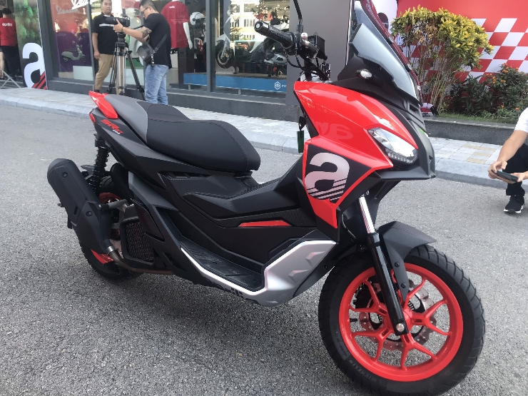 Aprilia SR GT 200