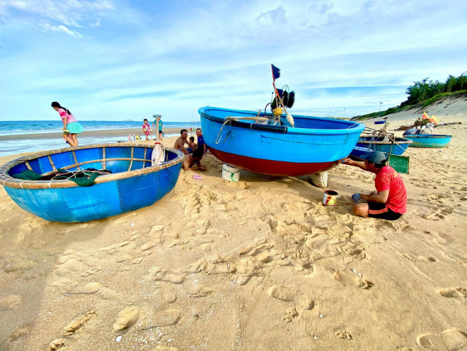 Ngỡ ngàng vẻ đẹp mê hoặc của cánh đồng điện gió trên biển Quy Nhơn - 5