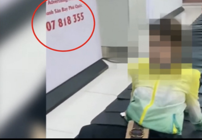 Cảnh trong clip nữ hành khách ngồi trên băng chuyền hành lý đang chuyển động tại sân bay Phú Quốc