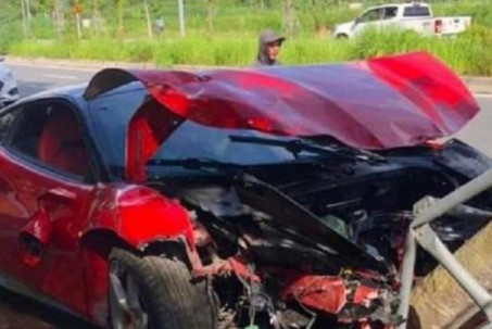 Nhiều vấn đề thắc mắc xoay quanh siêu xe Ferrari gặp tai nạn