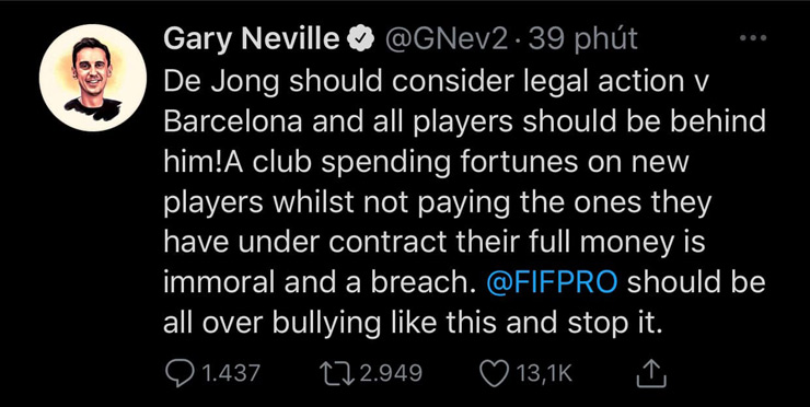 Cựu đội trưởng huyền thoại của MU Gary Neville đăng đàn khuyên De Jong kiện Barca vì tội quỵt lương