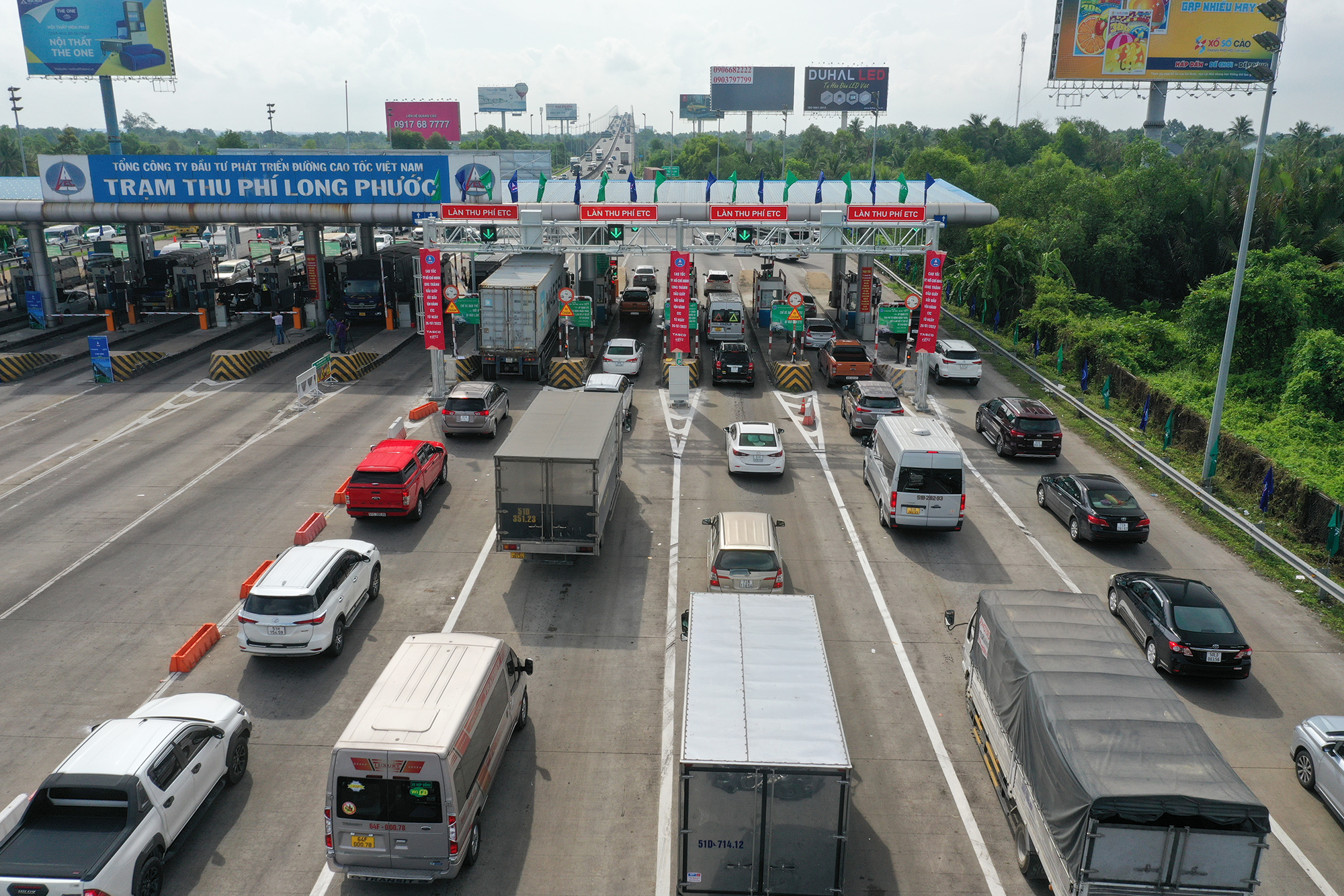 Sáng 26/7, cao tốc TP.HCM – Long Thành – Dầu Giây bắt đầu đưa vào vận hành hệ thống thu phí điện tử không dừng (ETC) tại các trạm thu phí của tuyến.