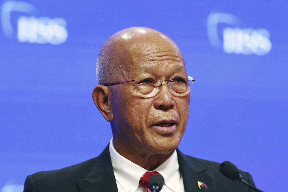 Cựu Bộ trưởng Quốc phòng Philippines Delfin Lorenzana. Ảnh: AP