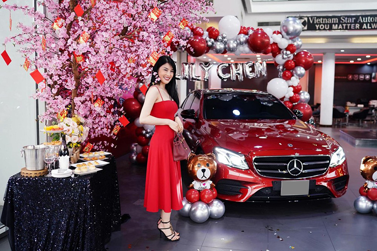 &#34;Ngọc nữ Bolero&#34; Lily Chen tậu 4 xế hộp Mercedes trong vòng 18 tháng - 1