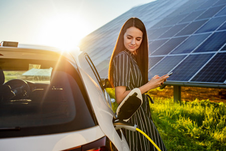 Ô tô đầu tiên TG sạc được bằng năng lượng mặt trời, giá chỉ 150 triệu đồng