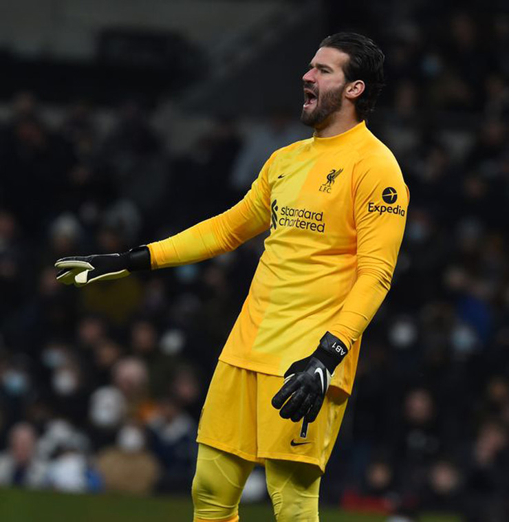 Trung vệ Ruben Dias (Man City) hay thủ thành Alisson Becker (Liverpool) đều có lương hiện tại kém xa Lingard