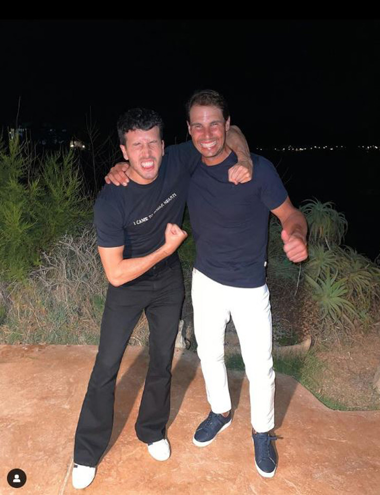Rafael Nadal tiết lộ anh đã vật tay thua người bạn thân Sebastian Yatra ở hòn đảo quê nhà Mallorca (Tây Ban Nha)