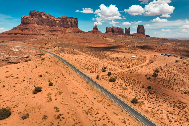 Thung lũng Tượng đài là một điểm du lịch&nbsp;nổi tiếng của Mỹ, nằm&nbsp;ở ranh giới phía nam của tiểu bang&nbsp;Utah&nbsp;và phía bắc tiểu bang&nbsp;Arizona. Ảnh: Hải An
