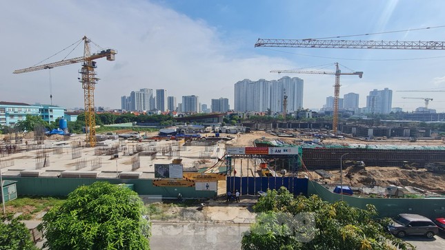 Các dự án nhà ở thương mại tại khu vực trung tâm của các đô thị hầu như không có căn hộ với mức giá dưới 25 triệu đồng/m2. Trong ảnh: Dự án chung cư tại khu Tây Nam Linh Đàm (Hoàng Liệt, Hoàng Mai, Hà Nội) đang mở bán với giá từ 40-45 triệu đồng/m2.