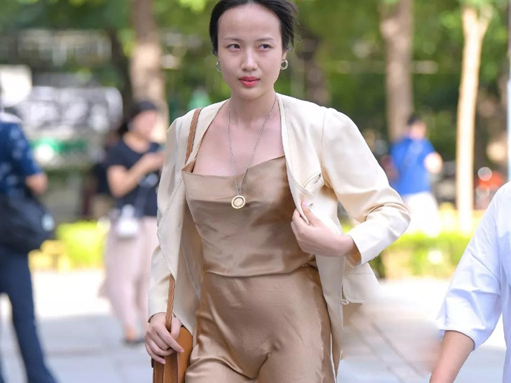 Thiếu nữ châu Á mặc kiểu váy ”tội đồ đường phố” thế nào để không bị soi mói khiếm nhã?