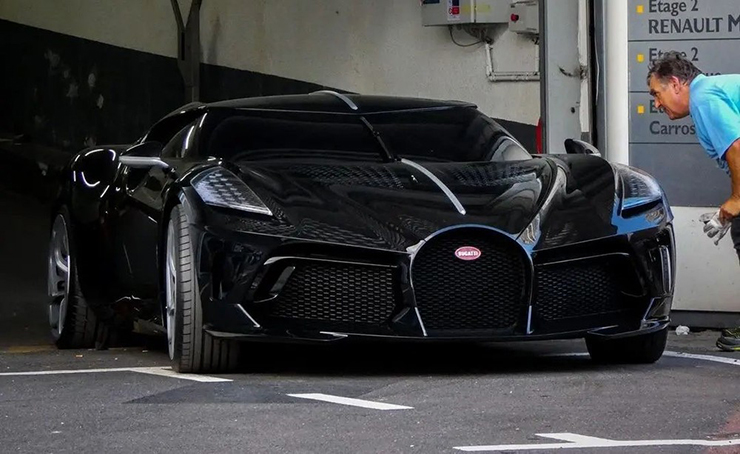 &#34;Cực phẩm&#34; đắt đỏ nhất của Bugatti xuống phố với biển số gây chú ý - 2