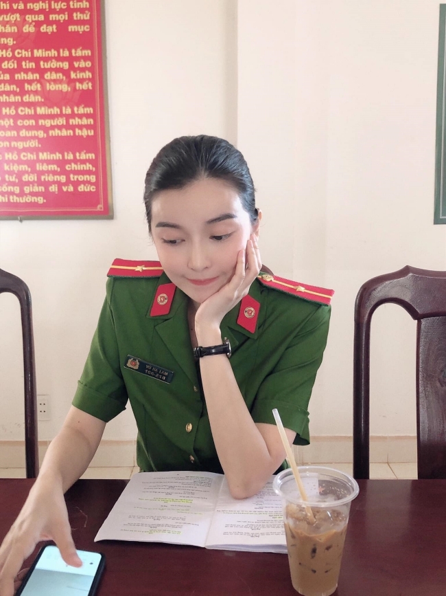 Cao Thái Hà cũng từng vào vai một nhân vật tên Lam - chính là cô Công an chìm trong phim "Bão ngầm". Tuy nhiên người đẹp Cần Thơ&nbsp;nhận về nhiều ý kiến trái chiều bởi nét diễn chưa thật sự tự nhiên, biểu cảm chưa đa dạng. Đặc biệt, không ít người cho rằng việc khai thác chuyện tình yêu của nhân vật quá nhiều khiến mạch phim bị loãng.
