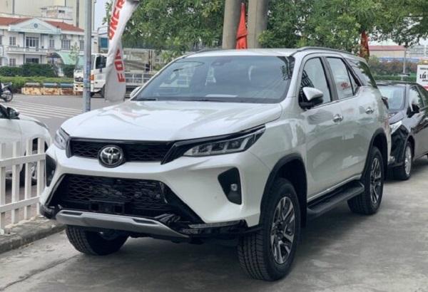 Giá xe Fortuner mới nhất tháng 08/2022 cùng đánh giá chi tiết - 3