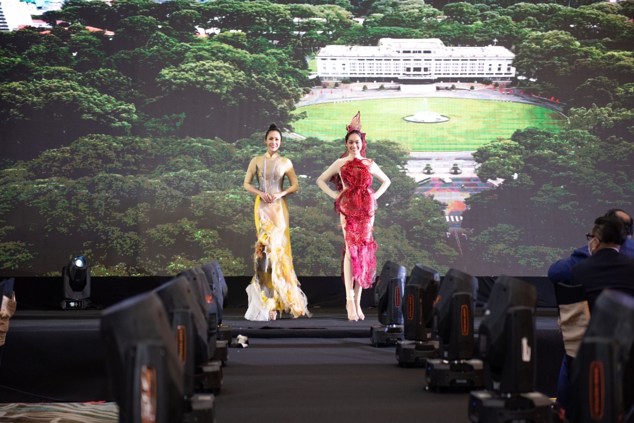 NTK Quỳnh Paris làm nức lòng người yêu áo dài tại ngày hội công nghệ Blockchain - VIKO30 - 5