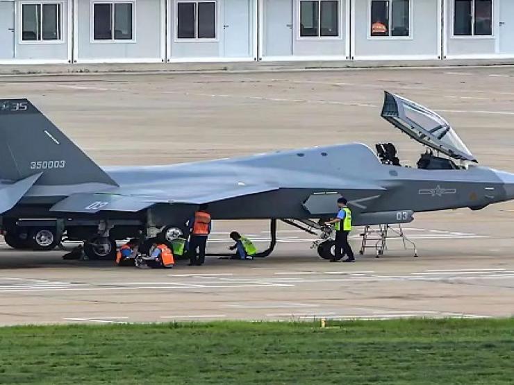 Hình ảnh rõ nét nhất về tiêm kích hạm Trung Quốc giống F-35 của Mỹ