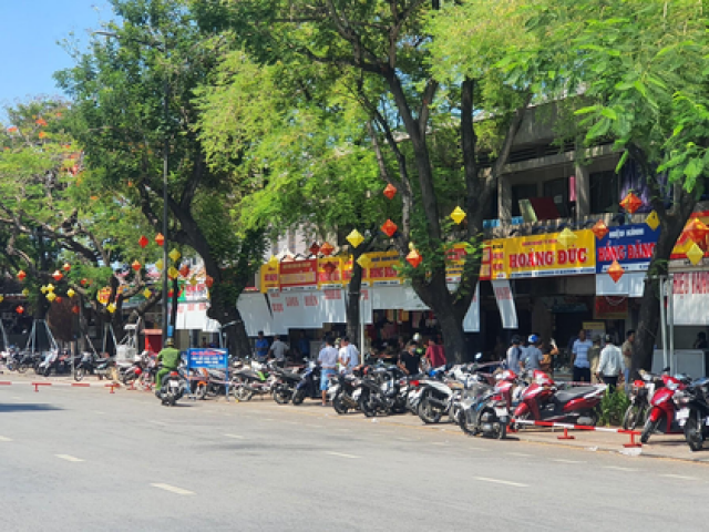 Người đàn ông cầm súng AK cướp tiệm vàng ở Huế