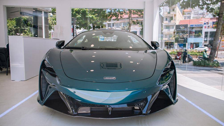 Chiếc siêu xe này được đơn vị phân phối chính thức của McLaren tại Việt Nam mang về và có giá bán khởi điểm từ 14,7 tỷ đồng
