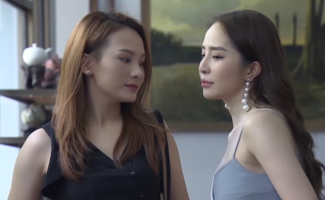 Vào vai nhân tình của Vũ (Quốc Trường) nên nữ diễn viên nhận không ít “gạch đá&#34; từ cư dân mạng. Thậm chí, không ít người dùng lời lẽ khiếm nhã, gọi cô là con giáp thứ 13, xen vào mối quan hệ tình cảm giữa Thư (Bảo Thanh)&nbsp;và Vũ.
