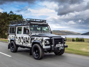 Ngắm xe - Land Rover Defender V8 Trophy II, mẫu xe hút hồn người mê Offroad