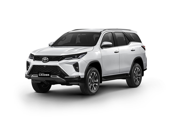 Toyota Fortuner 2023 trình làng, tăng giá bán, đổi tên gọi - 2