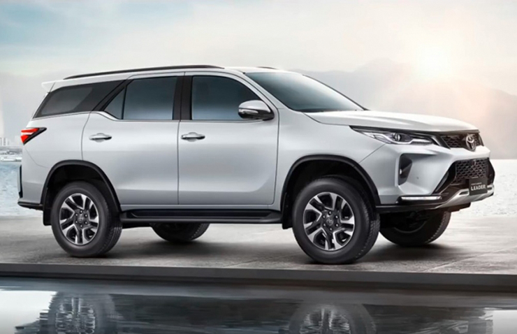 Toyota Fortuner 2023 trình làng, tăng giá bán, đổi tên gọi - 3