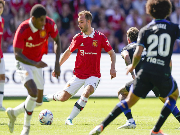 Eriksen được lòng fan MU, ”đại ca” Ronaldo - Fernandes dễ ra rìa