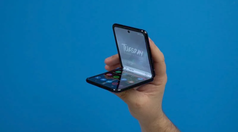 Galaxy Z Flip 4 sẽ có màn hình ngoài lớn hơn.