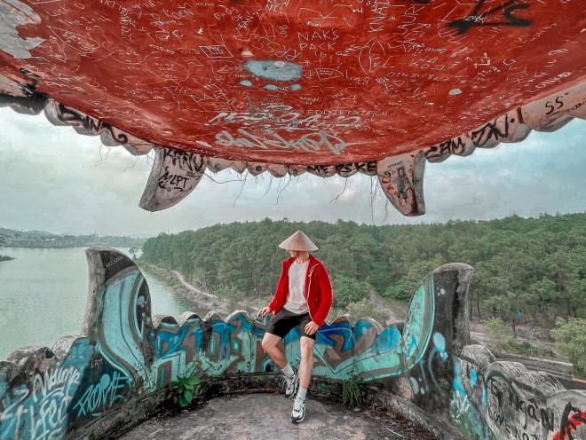 Tìm đến công viên bỏ hoang nổi tiếng ở Huế xuất hiện trong MV nước ngoài - 13