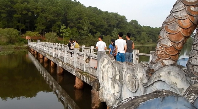 Tìm đến công viên bỏ hoang nổi tiếng ở Huế xuất hiện trong MV nước ngoài - 17