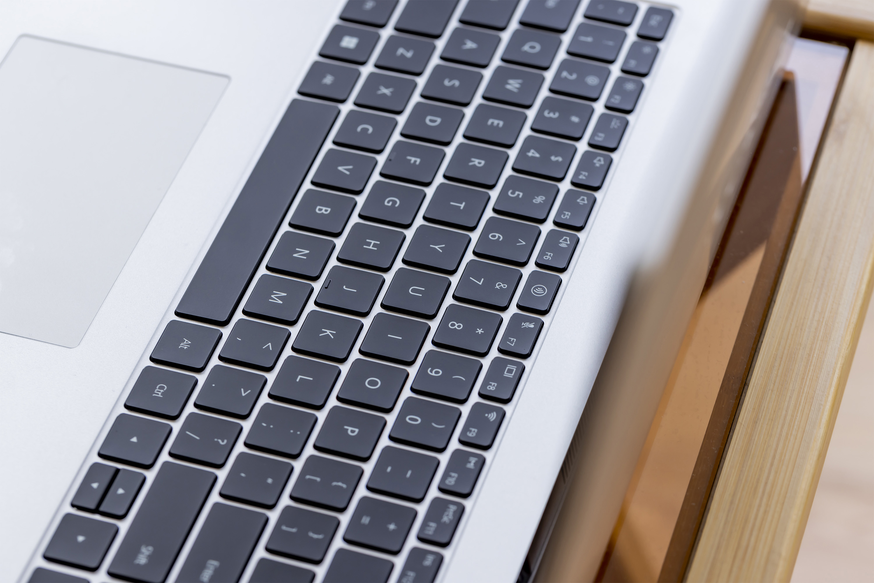 Trên tay laptop MateBook D16: Thiết kế mỏng, màn hình lớn - 8