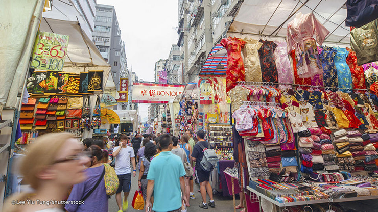 Phố Lee Garden - Mua sắm thời trang giảm giá: Nếu bạn muốn mua với giá thấp hơn, hãy ghé thăm phố Lee Garden với hàng chục cửa hàng Factory Outlets chuyên bán các mặt hàng thời trang đã hết mốt hoặc theo mùa. Giá thấp hơn khoảng 30-70%.
