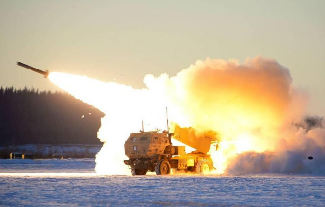 Hệ thống HIMARS của Mỹ khai hỏa. Ảnh: The EurAsian Times