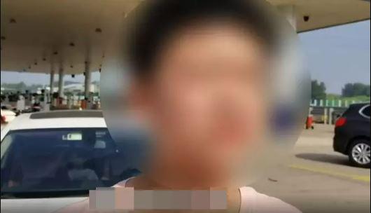 Bố nhờ con trai 12 tuổi lái ô tô vì quá buồn ngủ, đứa trẻ tiết lộ điều rùng mình với cảnh sát - hình ảnh 2