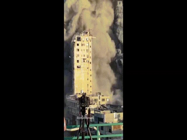 Cảnh kinh hoàng ở Dải Gaza: 6 tên lửa biến tòa tháp 14 tầng thành gạch vụn
