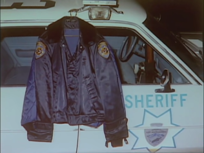 Xe tuần tra và áo khoác đồng phục của George Gwaltney.