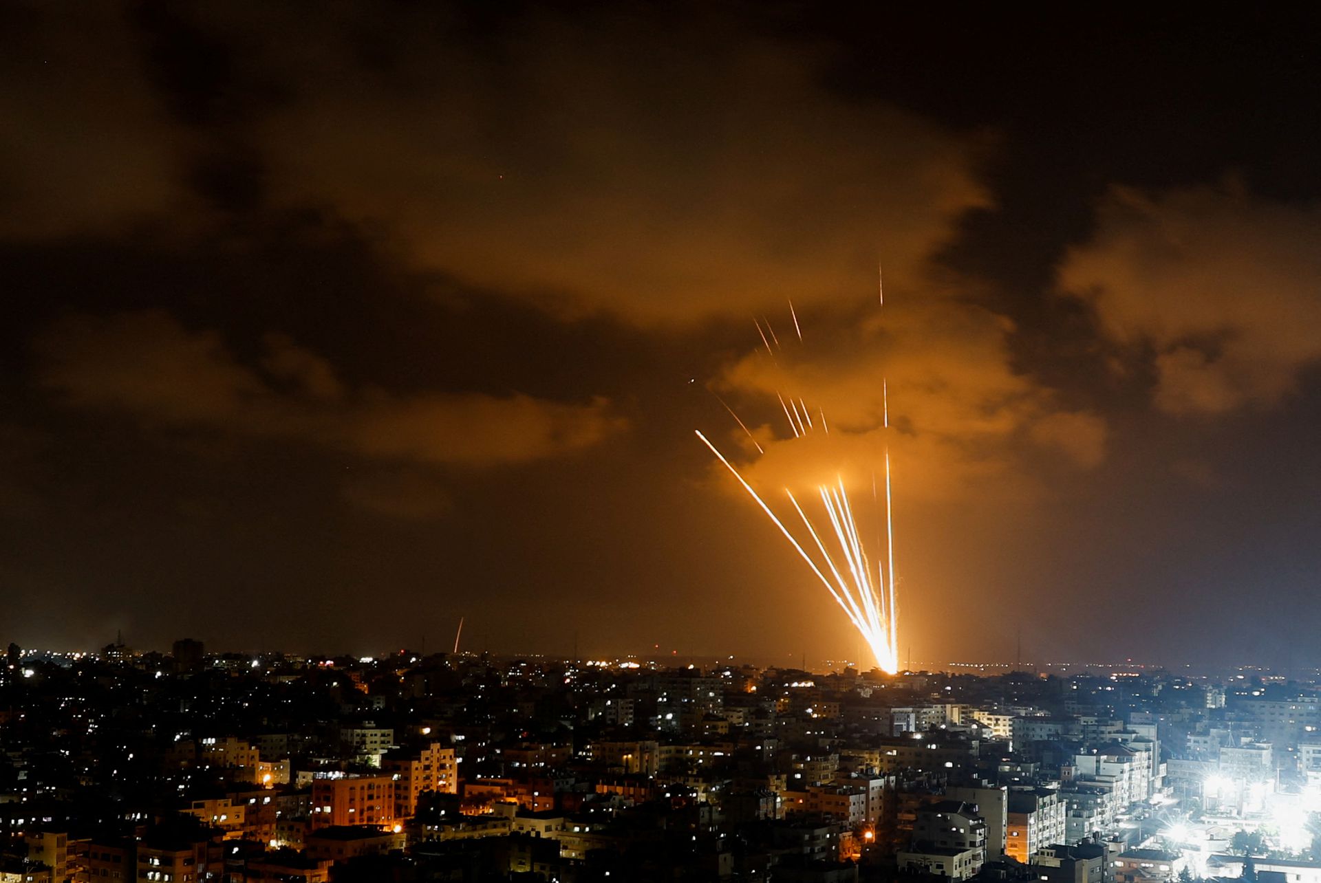 PIJ nã rocket vào Israel (ảnh: RT)