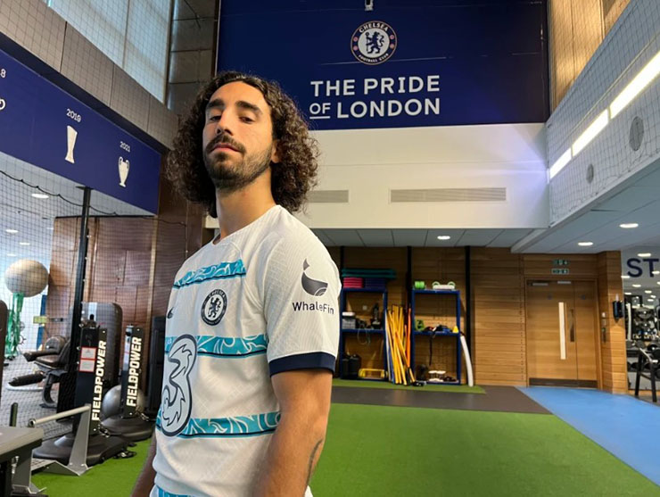 Cucurella chính thức ra mắt tại Chelsea