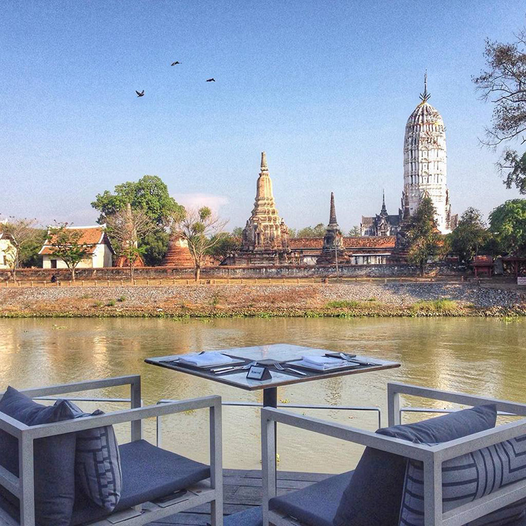 Chao Phraya, Lop Buri và Pasak là 3 con sông đẹp như tranh vẽ bao quanh Ayutthaya, nơi có những tàn tích của thành phố cổ được bảo tồn trong hơn 400 năm từ giữa thế kỷ 14 đến nửa sau thế kỷ 18.
