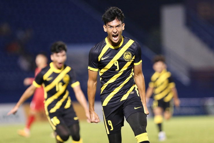 U19 Malaysia mở tỷ số nhờ sai lầm của hàng thủ U19 Việt Nam