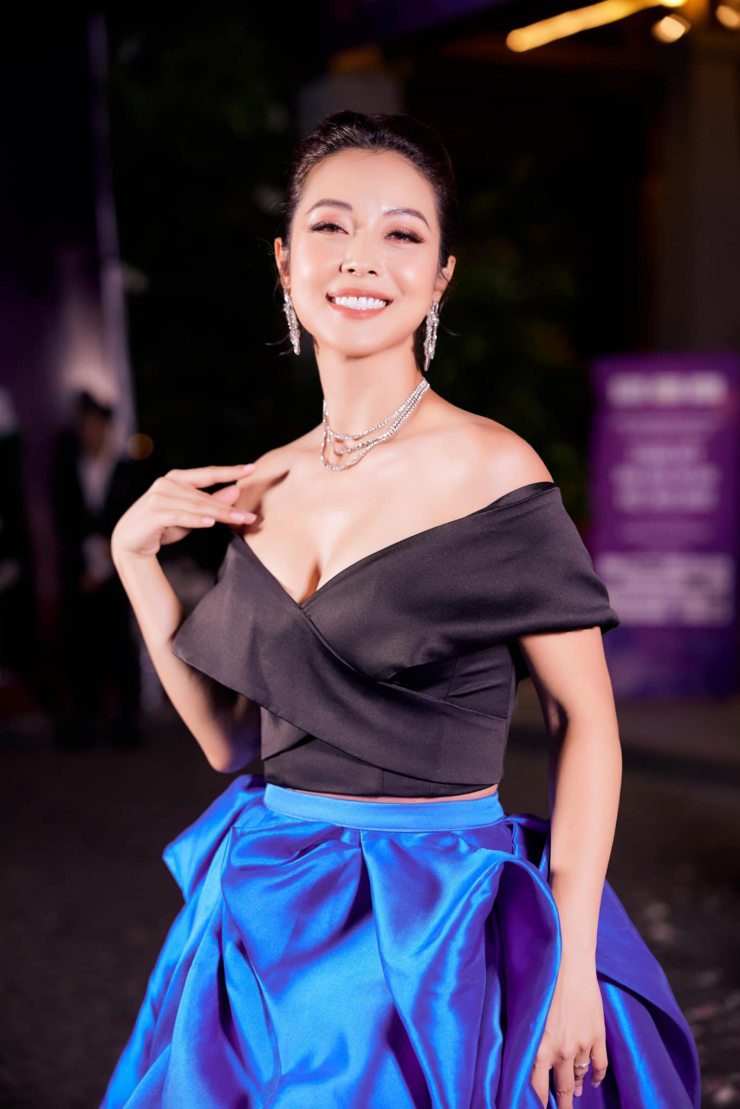 Jennifer Phạm nức tiếng showbiz Việt khi được nhiều người hâm mộ dành lời khen "càng đẻ càng đẹp".
